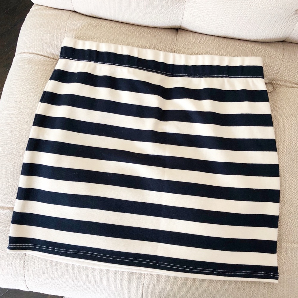 FOREVER 21 fitted striped mini skirt navy & beige
